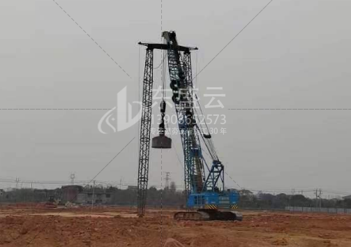 東盛云強(qiáng)夯公司湖北宜昌工地作業(yè)現(xiàn)場